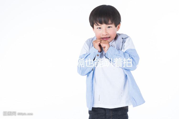 新生兒打嗝也能趴著拍，這幾種的拍嗝方式請收下！